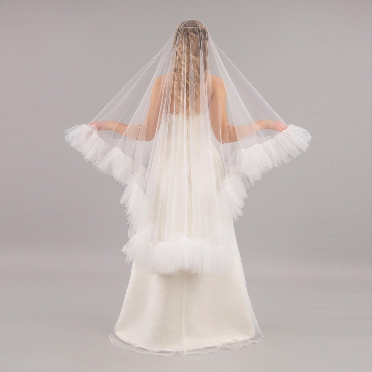 Ivory Ruffle Veil