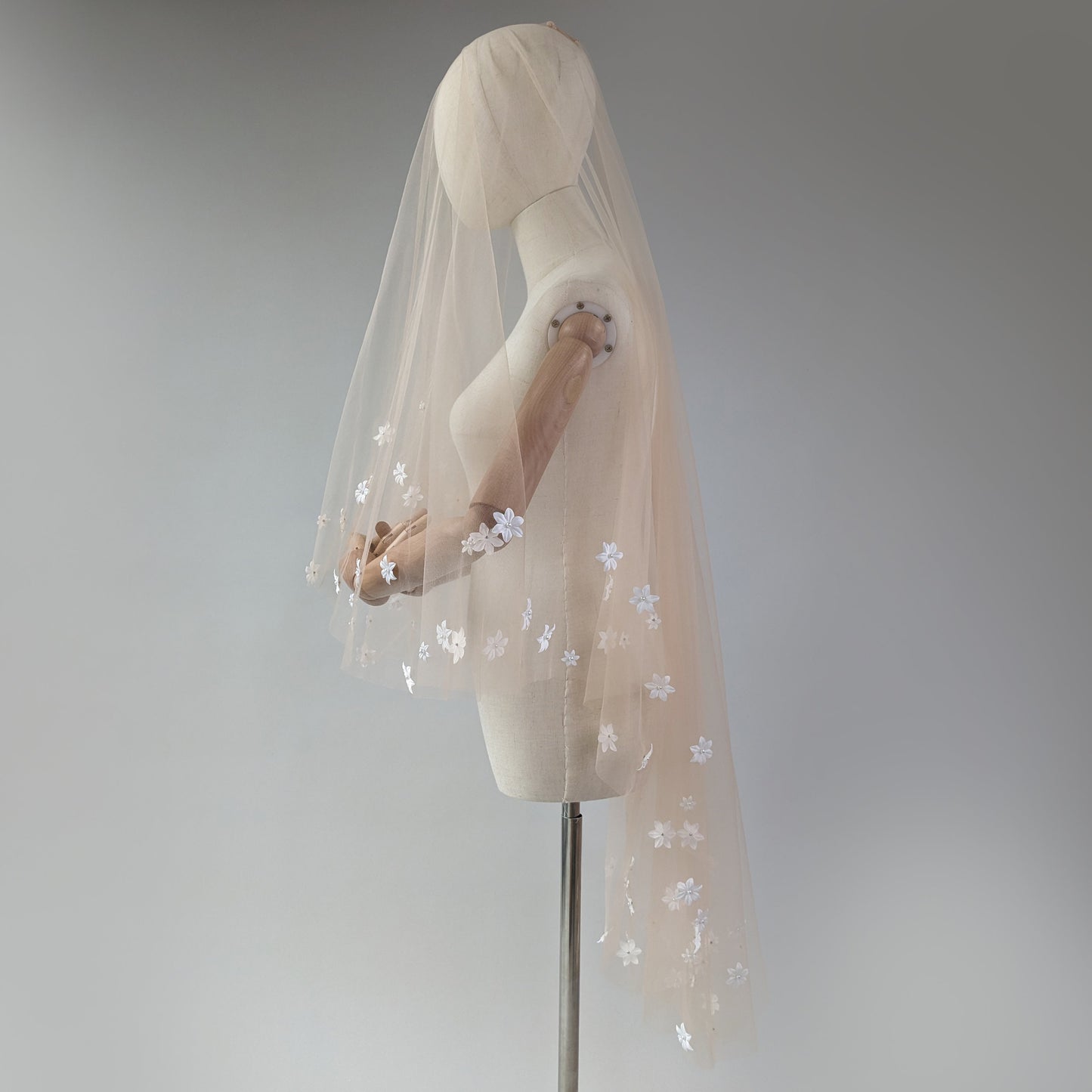 Dark Champagne 3D Flower Edge Blusher Veil