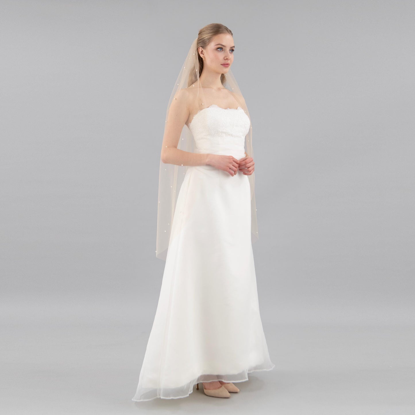 Dark Champagne Pearl Veil