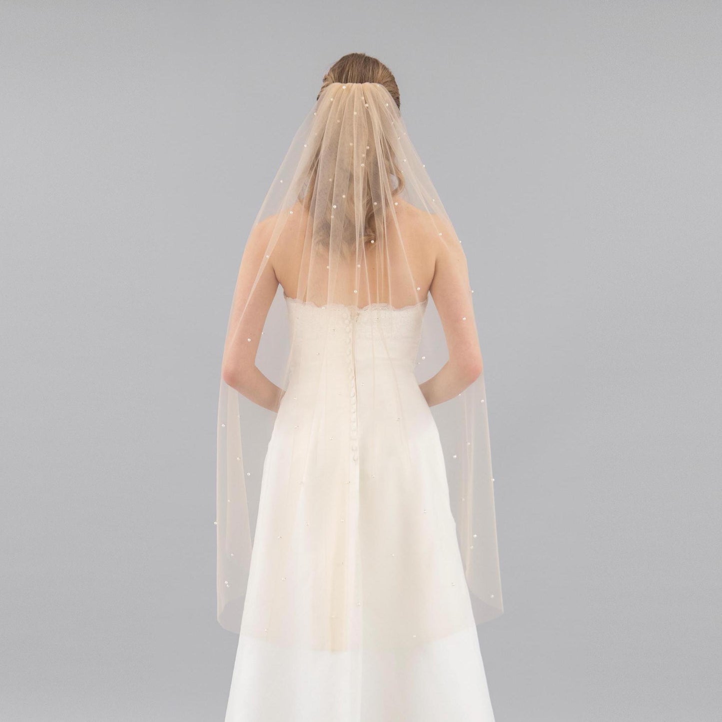 Dark Champagne Pearl Veil
