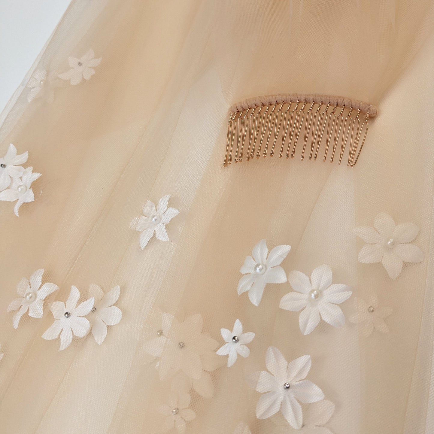 Dark Champagne 3D Flower Edge Blusher Veil