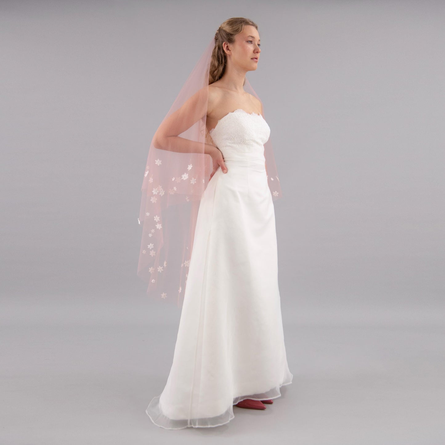 Blush Pink 3D Flower Edge Blusher Veil