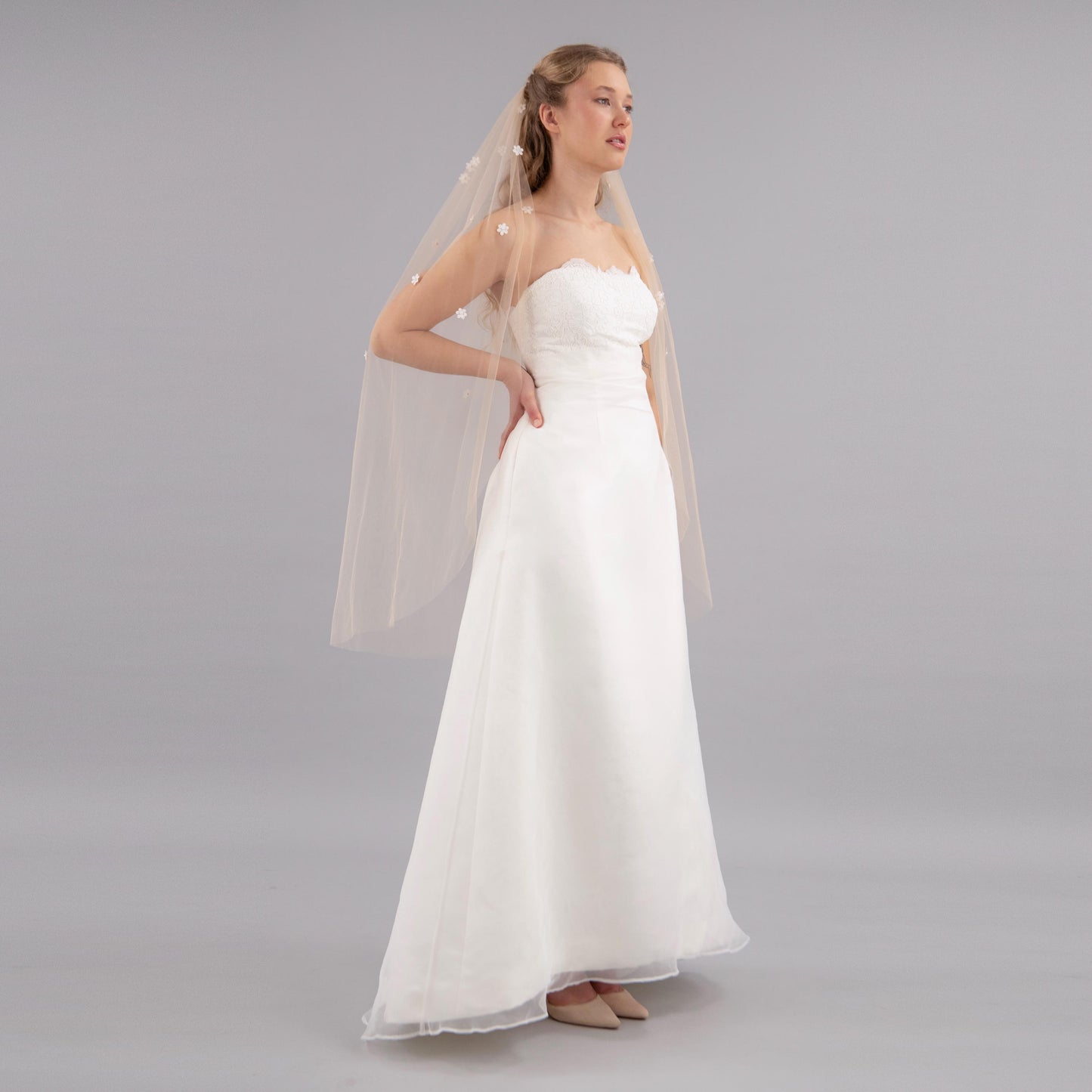 Dark Champagne Cascading 3D Flower Veil