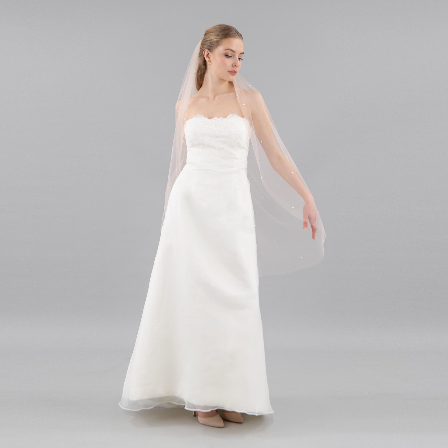Nude Blush Pearl Veil