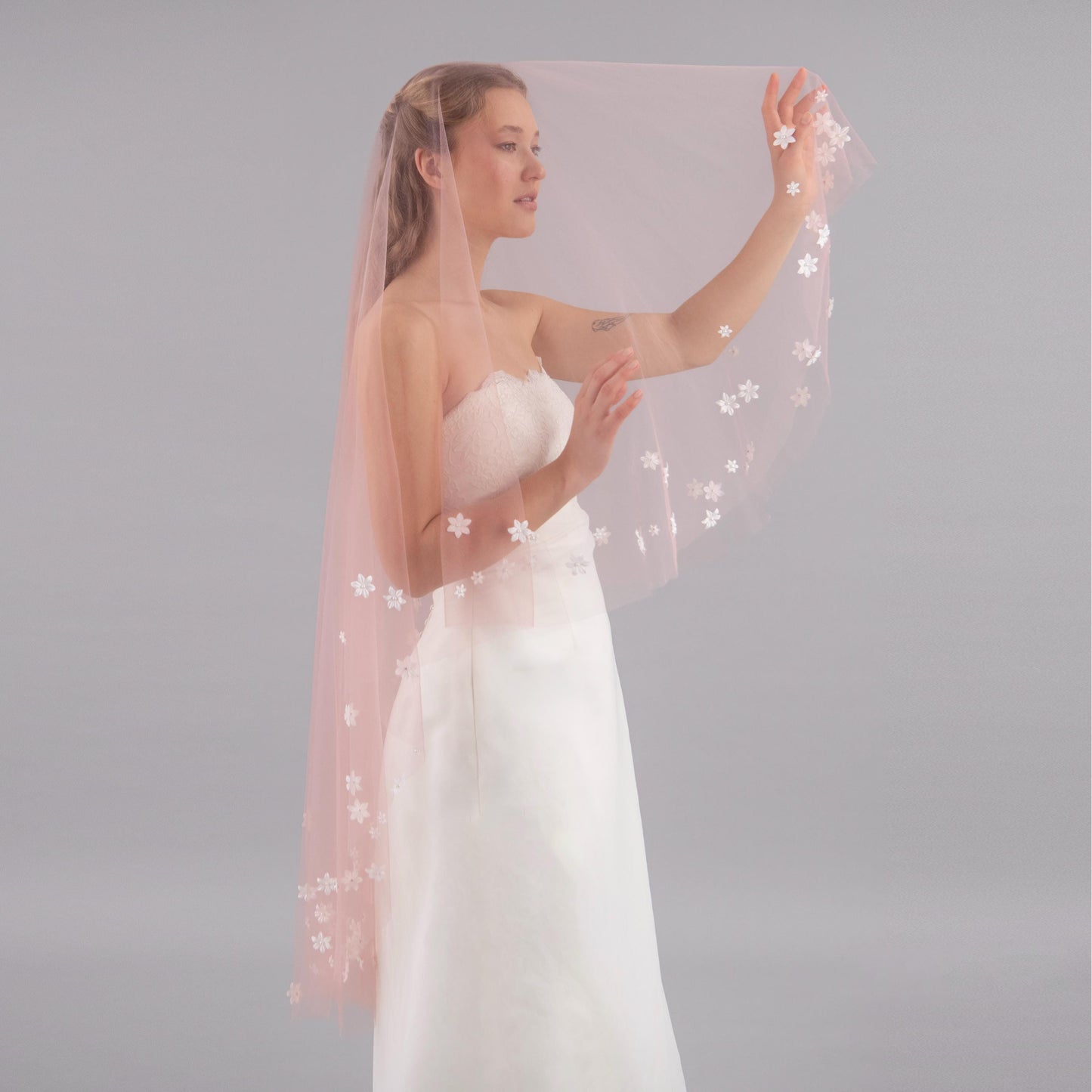 Blush Pink 3D Flower Edge Blusher Veil