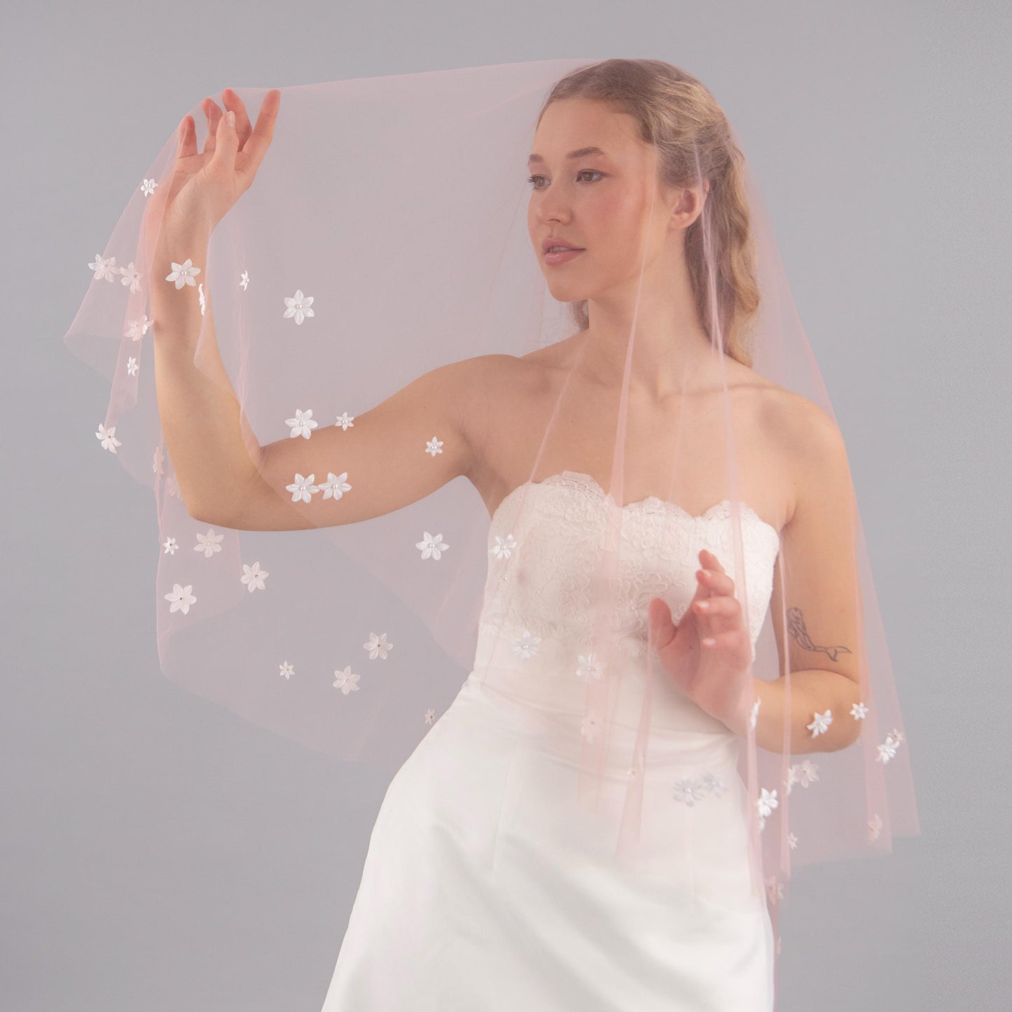 Blush Pink 3D Flower Edge Blusher Veil