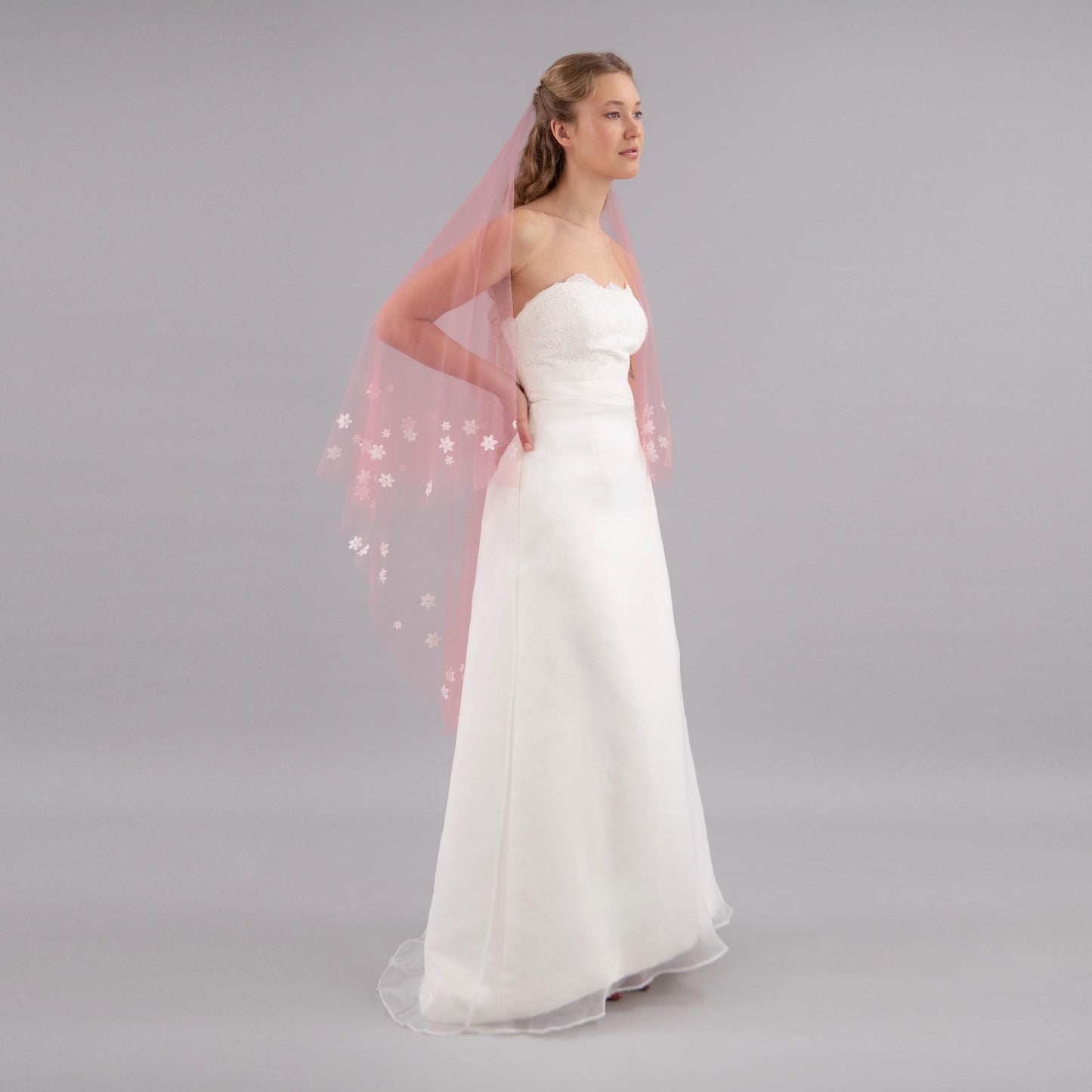 Dusty Pink 3D Flower Edge Blusher Veil