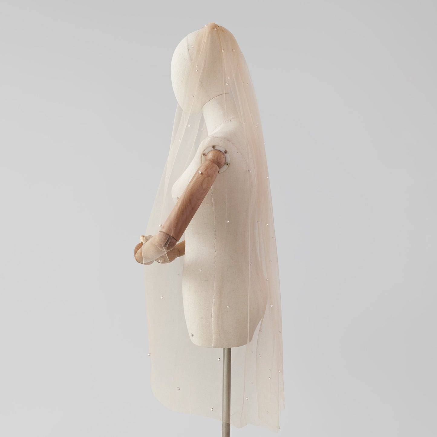 Dark Champagne Pearl Veil