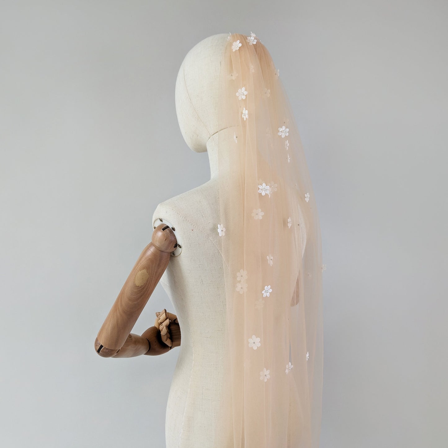 Dark Champagne Cascading 3D Flower Veil
