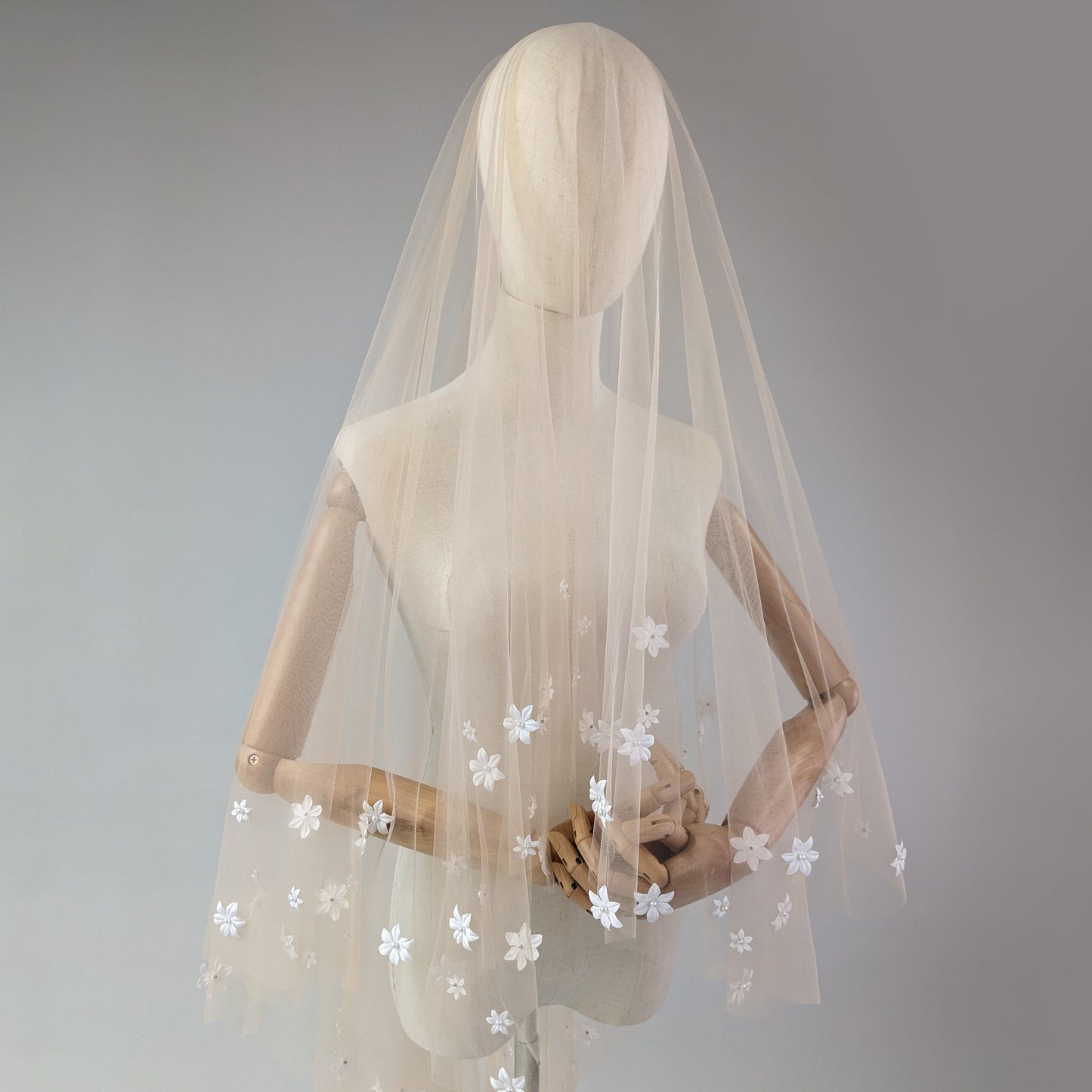 Dark Champagne 3D Flower Edge Blusher Veil