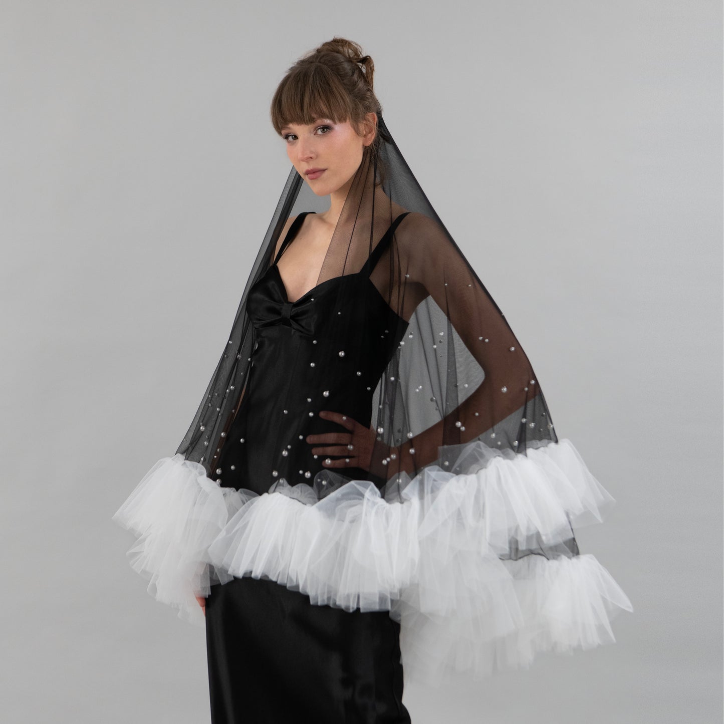 Black and Ivory Ruffle Pearl Veil