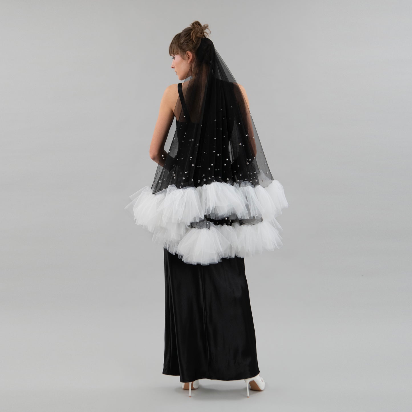 Black and Ivory Ruffle Pearl Veil