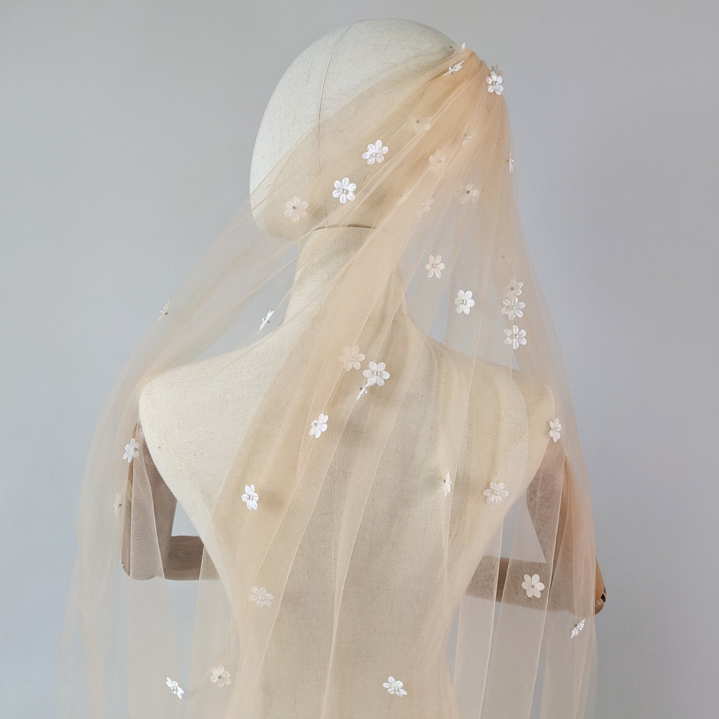 Dark Champagne Cascading 3D Flower Veil