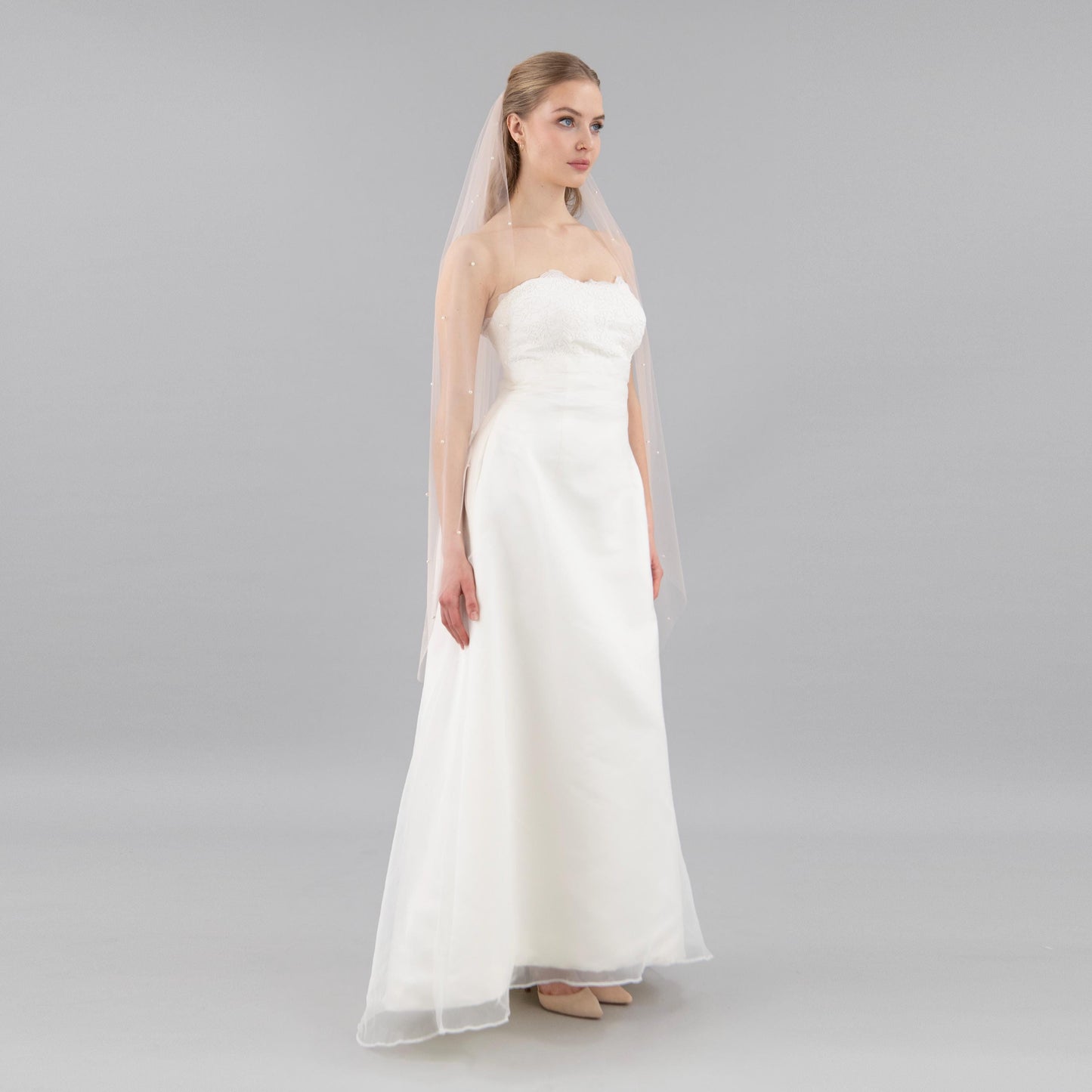 Nude Blush Pearl Veil