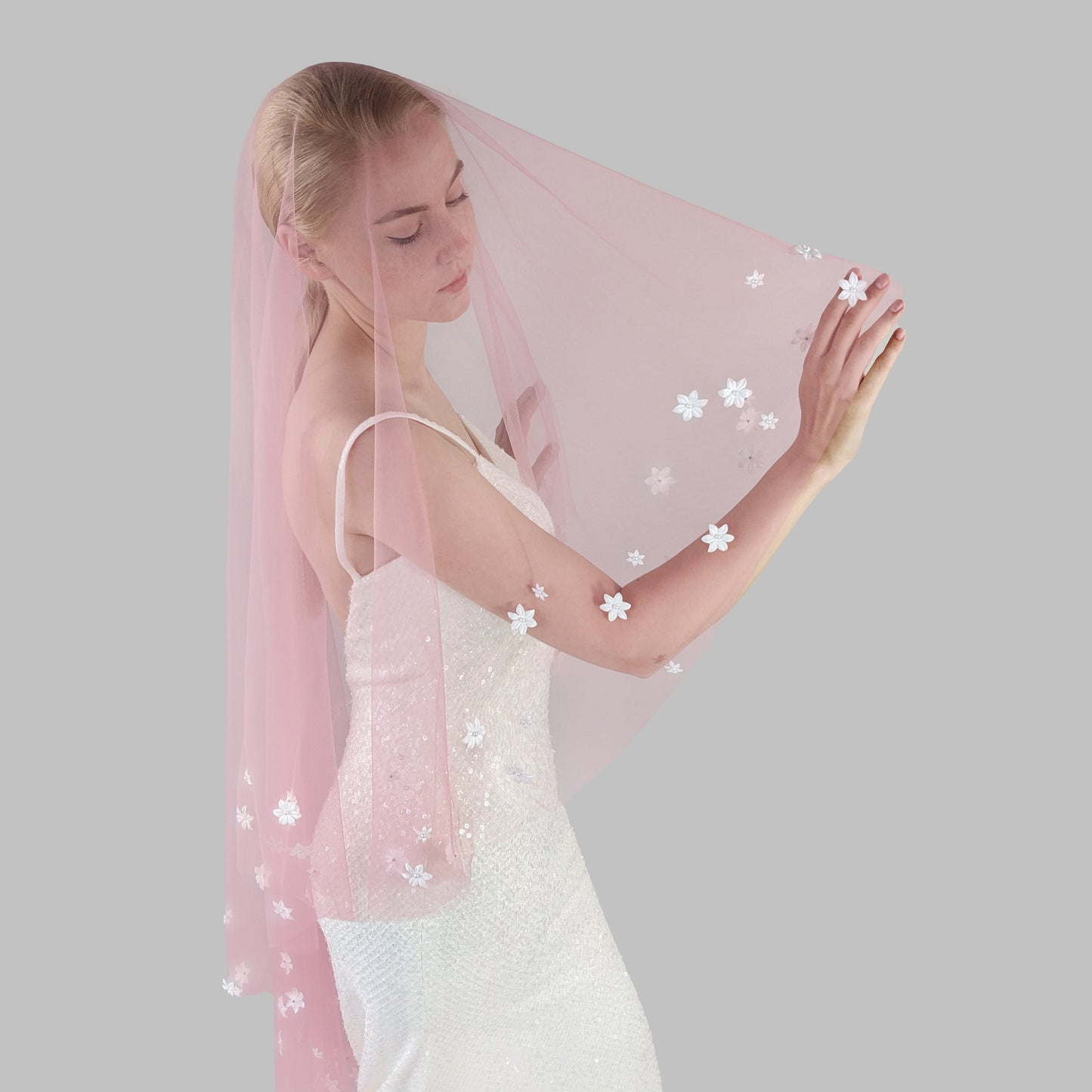 Dusty Pink 3D Flower Edge Blusher Veil