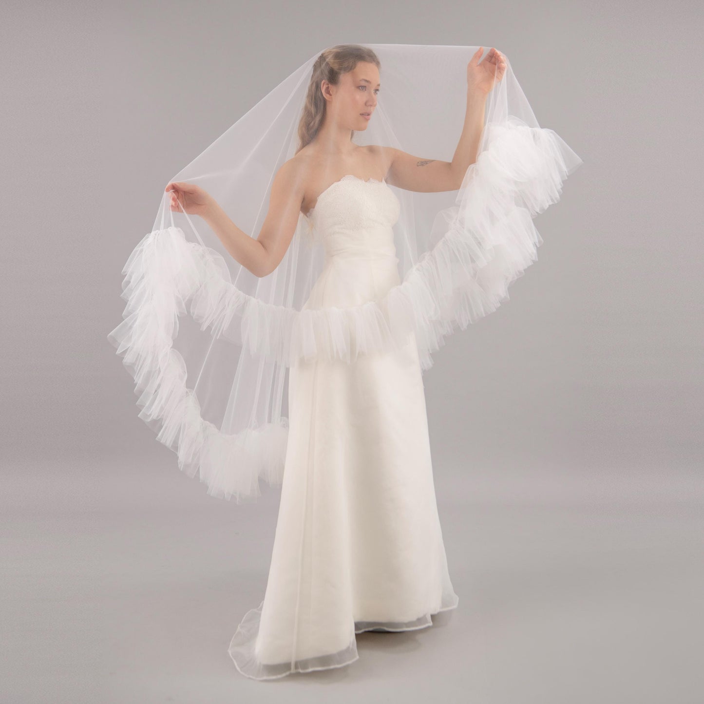 Ivory Ruffle Veil
