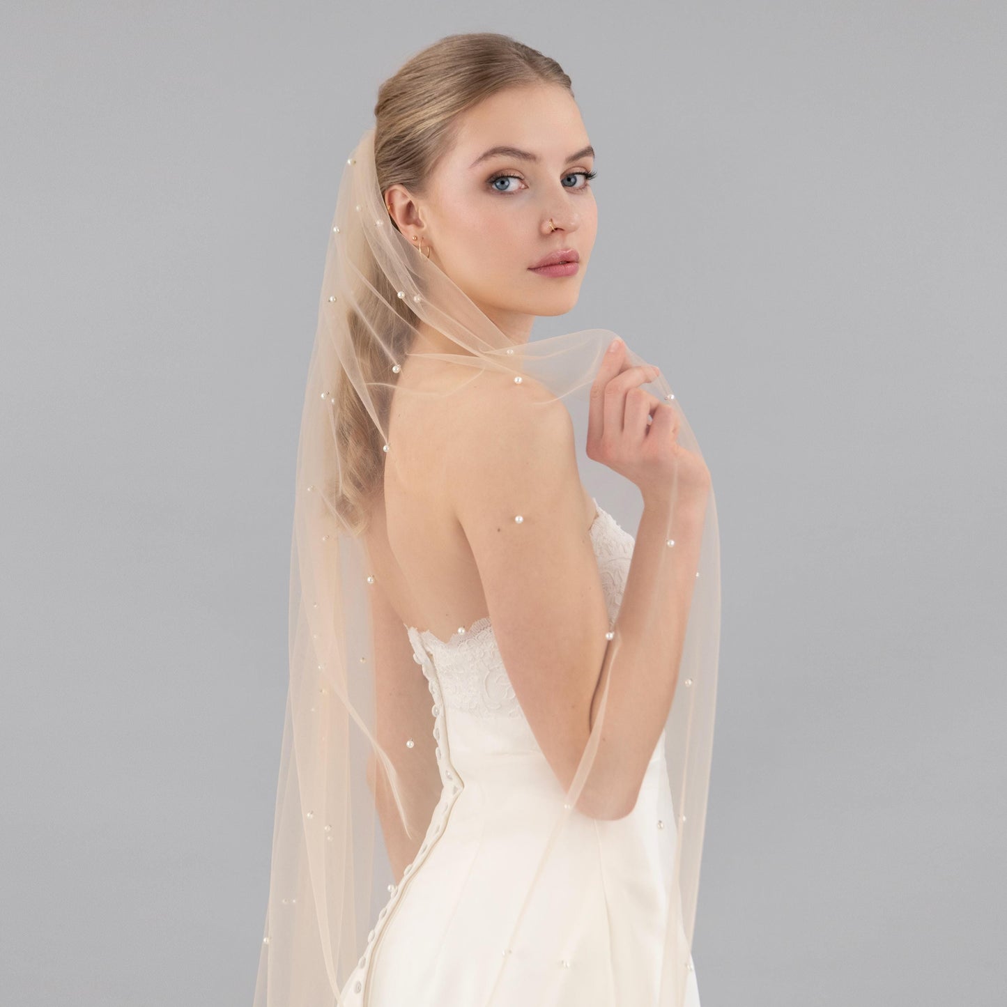 Dark Champagne Pearl Veil