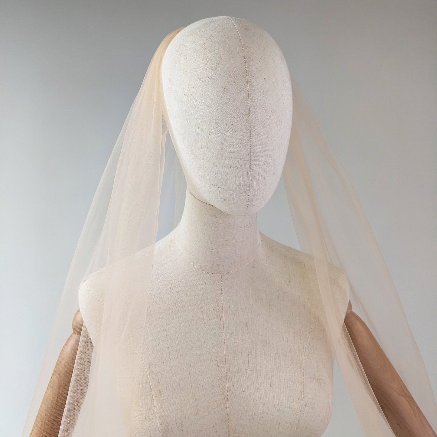 Dark Champagne Veil